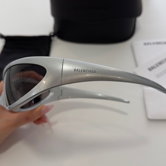 Balenciaga X Skin cat silver XL mask sunglasses - Picture 4 of 13